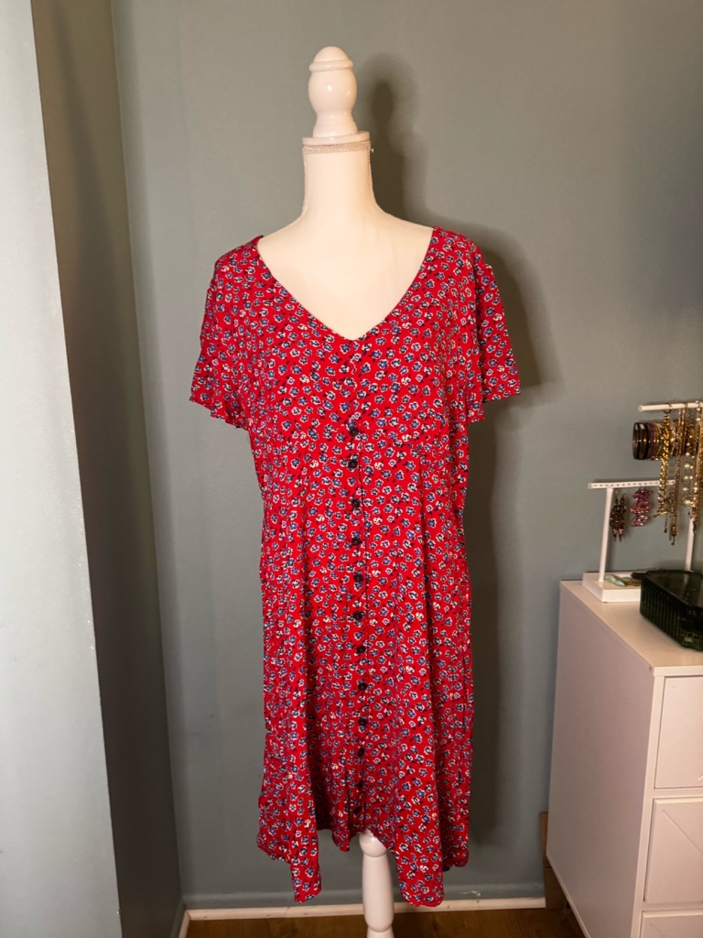 MASON & BELLE XXL Red Floral V-Neck Button Front Dress